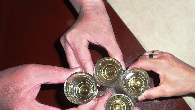 Wurden zwei junge Frauen bei einer Tanzveranstaltung mit K.-o.-Tropfen betäubt. Die Polizei ermittelt. Symbolbild: pixabay.com/Dieter_G