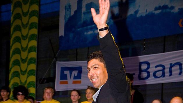 Giovane Elber (hier mit Fernando Brandao) kennt und liebt das Samba-Festival in Courg. Auch dieses Jahr wird er zu gast sein.Foto: Sambaco