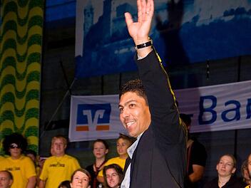 Giovane Elber (hier mit Fernando Brandao) kennt und liebt das Samba-Festival in Courg. Auch dieses Jahr wird er zu gast sein.Foto: Sambaco