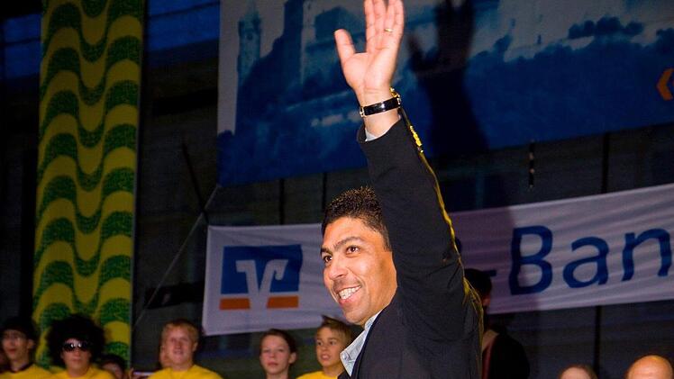 Giovane Elber (hier mit Fernando Brandao) kennt und liebt das Samba-Festival in Courg. Auch dieses Jahr wird er zu gast sein.Foto: Sambaco
