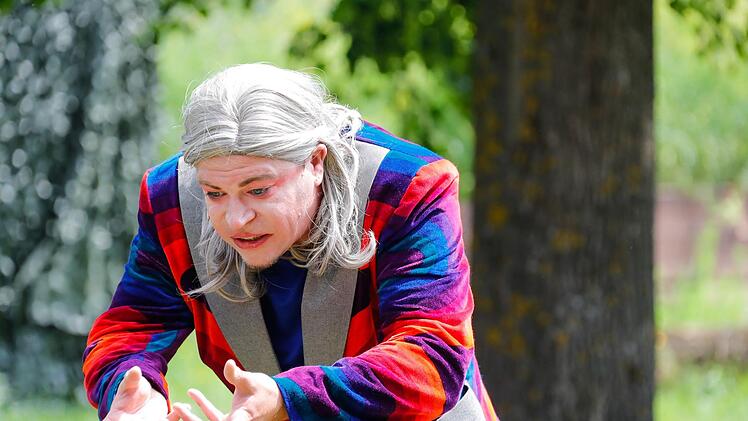 Gastregisseurin Stephanie Kuhlmann hat mit dem Stück "Der Räuber Hotzenplotz" einen rasanten Theaterspaß inszeniert. Foto: Matthias Hoch