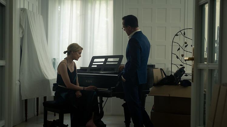 Juliane Halstenberg (Rike Schmid) erz&auml;hlt Vernau (Jan Josef Liefers) ihre dramatische Geschichte. Aber ist sie glaubhaft?