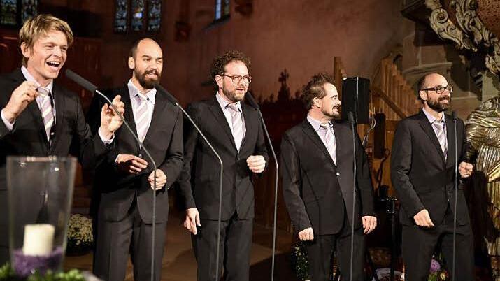 Die Sänger David Lugert, Mateusz Phouthavong, Heiko Benjes, Bastian Hupfer und Jörg Schwarzmanns (von links) begeisterten die Zuhörer bei ihrem Auftritt in der Marienkirche in Königsberg.  Foto: Gerold Snater