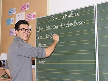 David Michler unterrichtet eine dritte Klasse in der Lichtenfelser Grundschule am Markt. Fotos: Ramona Popp
