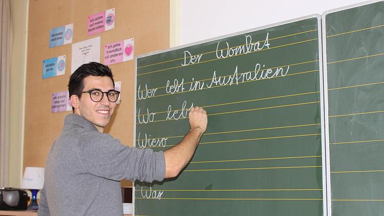 David Michler unterrichtet eine dritte Klasse in der Lichtenfelser Grundschule am Markt. Fotos: Ramona Popp