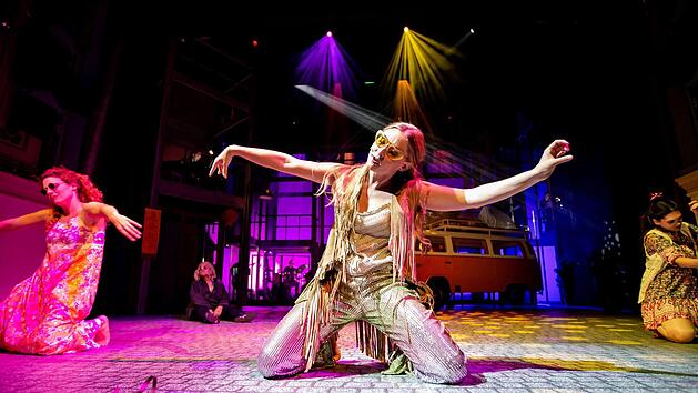 Umjubelt: Die "Globe Songs" feierten Premiere am Landestheater Coburg.Foto: Sylvain Guillot