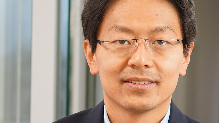 Chan-jo Jun wurde 2015 weltweit bekannt, als er eine Strafanzeige wegen Beihilfe zur Volksverhetzung gegen Facebook vor Gericht brachte. Nun setzt er sich für das Recht der Bürger auf die Corona-Impfung ein.