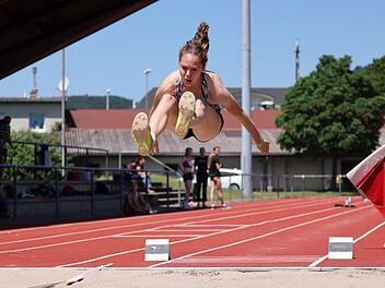 Siebenkämpferin Hanna Schmitt aus Hammelburg brachte trotz eingeschränkter Trainingsmöglichkeiten gleich am anfang der Saison Leistung.