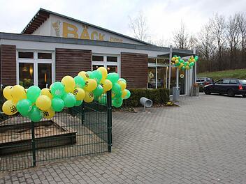Zum Monats- und Quartalsbeginn mit dem Neustart begonnen. Seit Mittwoch ist das Bäck-drive wieder geöffnet. Foto: Ralf Kestel
