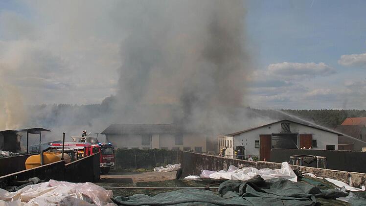Brand eines landwirtschaftlichen Anwesens in Trübenbach Foto: Herbert Fischer