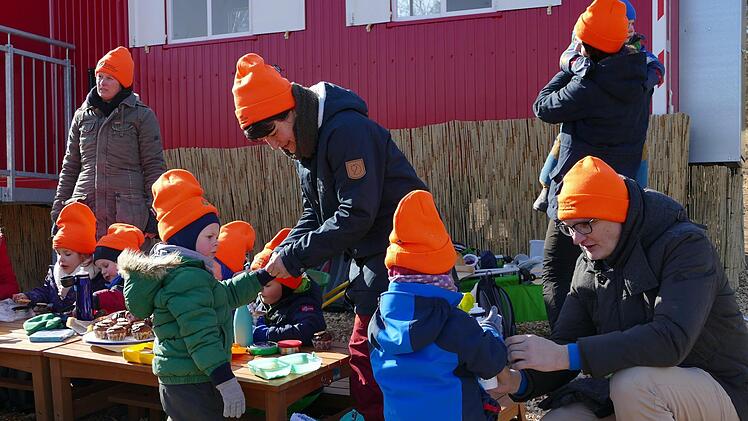 Die Kinder nehmen ihren neuen Kindergarten in Beschlag. Foto: Sonja Schrüfer