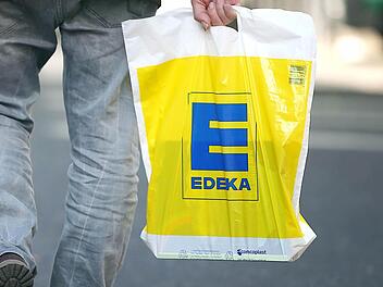 Für die Meinung älterer Kunden scheint sich die Edeka-Gruppe nicht zu interessieren. Einen 83-Jährigen aus dem Kreis Schweinfurt ärgert das gewaltig. Symbolbild, Foto: Oliver Berg, dpa