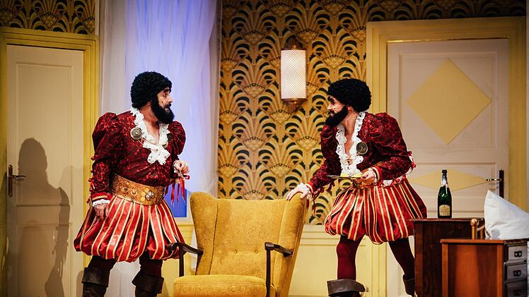 In der Inszenierung von Felix Seiler feierte das Musical "Otello darf nicht platzen" seine Coburger Erstaufführung am Landestheater.Foto: Sebastian Buff