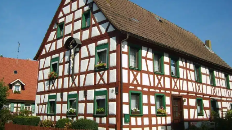 Hetzles im Landkreis Forchheim z&auml;hlt laut unseren Lesern mit seinen Fachwerkh&auml;usern zu einem der sch&ouml;nsten D&ouml;rfern Frankens.