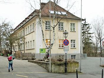 Die Gemeinde Altenkunstadt will ihre Grundschule sanieren und hofft auf Zuschüsse aus dem Kommunalinvestitionsprogram des Freistaates Bayern. Den Bau einer gemeinsamen Schule auf dem Burgkunstadter Schulberg lehnte der Gemeinderat ab.  Foto: Stephan Stöckel