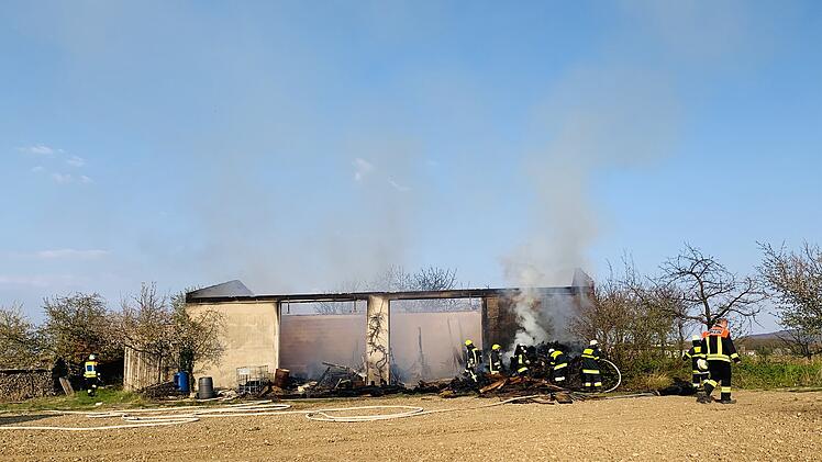 Scheune steht im Vollbrand