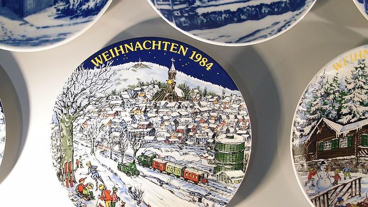 Seit den 1980er Jahren produzierte die einst in Neustadt ansässige Firma Friedel Jahresteller. Als stimmungsvolle Motive dienten Jahr für Jahr wechselnde winterliche Szenen mit bekannten Gebäuden und Örtlichkeiten Neustadts.Foto: Jochen Berger