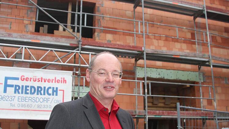 Architekt Peter Kropf freut sich über den Baufortschritt.