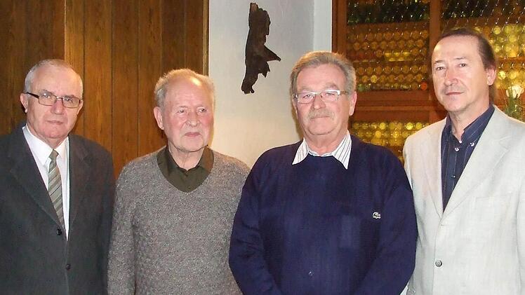Von links: Landesvorstandsmitglied Georg Grempler, Adolf Seufert, Franz Sell und der 1. Vorsitzende Werner Liebenstein  Foto: Andreas Lomb