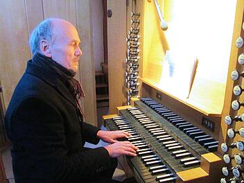 Stadtkantor Dieter Blum  schrieb die "Missa Brevis in F", seine erste, komplette Messe, die zu Ostern in der Pfarrkirche St. Johannes aufgeführt wird.