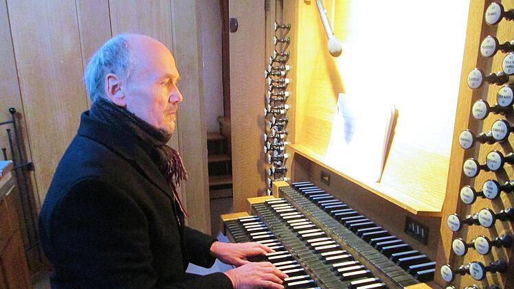 Stadtkantor Dieter Blum  schrieb die "Missa Brevis in F", seine erste, komplette Messe, die zu Ostern in der Pfarrkirche St. Johannes aufgeführt wird.
