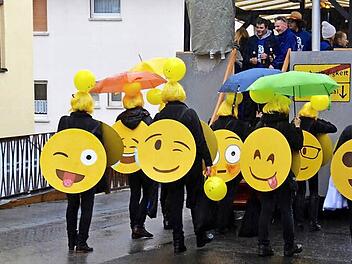 Nicht nur die Smiley-Tanzmädels sorgten für gute Laune. Fotos: Kathrin Kupka-Hahn