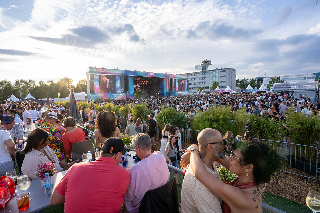 Mit vielen internationalen und nationalen Live-Acts.