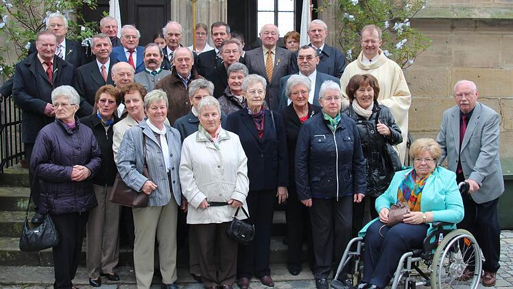 Vor 65 Jahren gingen diese Frauen und Männer in Kronach erstmals zum Tisch des Herrn.