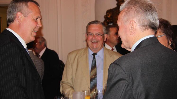 Der Geschäftsführer der MGO-Zeitungsverlage, Bernd Müller (links), und der frühere Herausgeber des Fränkischen Tages, Helmut Jungbauer.