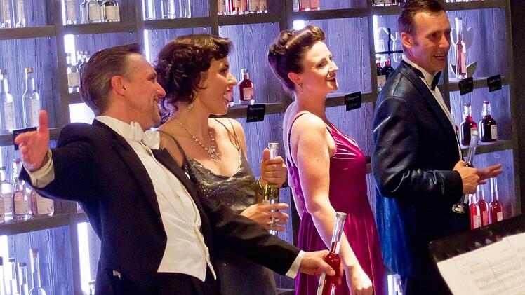 "Die Nostalgiker" (von links): Dirk Mestmacher, Anne Gütter, Stefanie Schmitt und Stephen Westphla. Foto: Jochen Berge