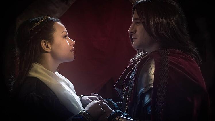 Im Film verliert Graf Montrak (Sönke Möhring) seine geliebte Frau Sophia (Cosma Shiva Hagen).