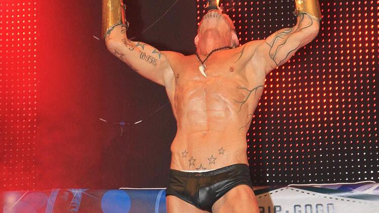 Die Show bot auch einen Feuerzauber.  Foto: Gerda Völk