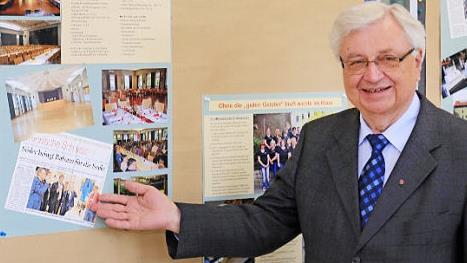 Udo Scherzer reflektiert die Geschichte des Hauses. Foto: Franz Galster