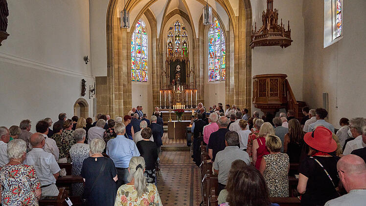 Bamberg: Stadt erh&auml;lt "bedeutendes Kunstwerk" - L&uuml;pertz &uuml;bergibt Fenster offiziell an die B&uuml;rgerschaft