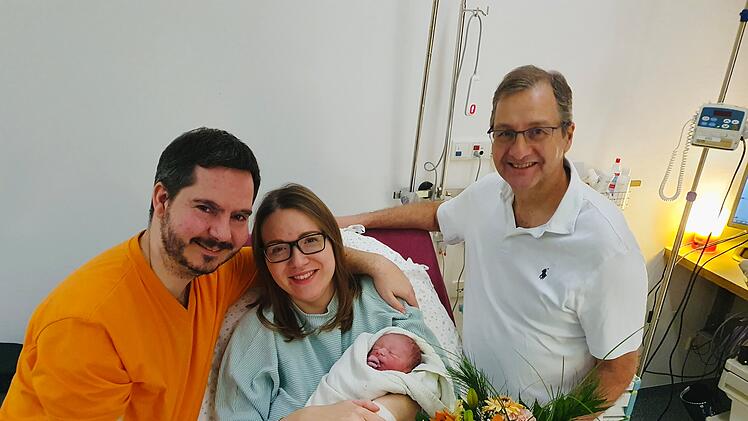 Silvester- und Neujahrsbabys 2023/24 aus Franken - BRK erlebt überraschende Hausgeburt