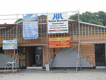Von außen nimmt der Schützenhausneubau Gestalt an. Fotos: Sonja Adam