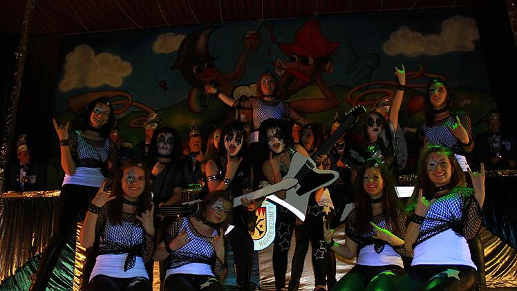 Ließen es ganz schön krachen: die Crazy Girls mit ihrer Backgroundband.