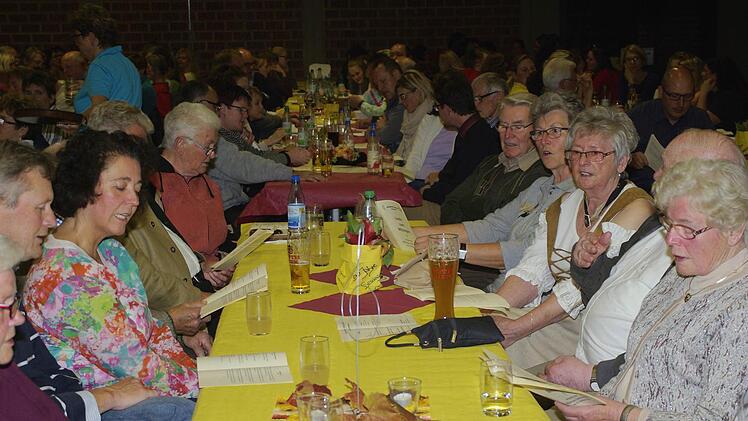 90-jähriges Bestehen des Fuchsstädter Gesangvereins  Foto: Winfried Ehling