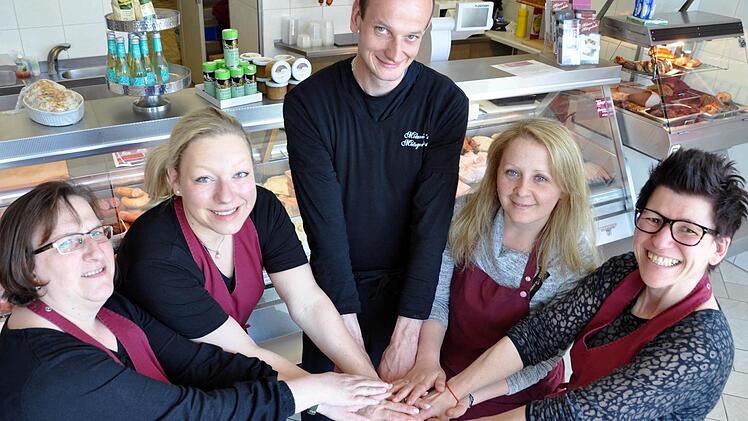 Das Dreamteam in Melanie's Metzgerlädle mit (von links) Iris Stöhr, Melanie Haut, Michael Söder, Katherina Müller und Alexandra Schmitt.