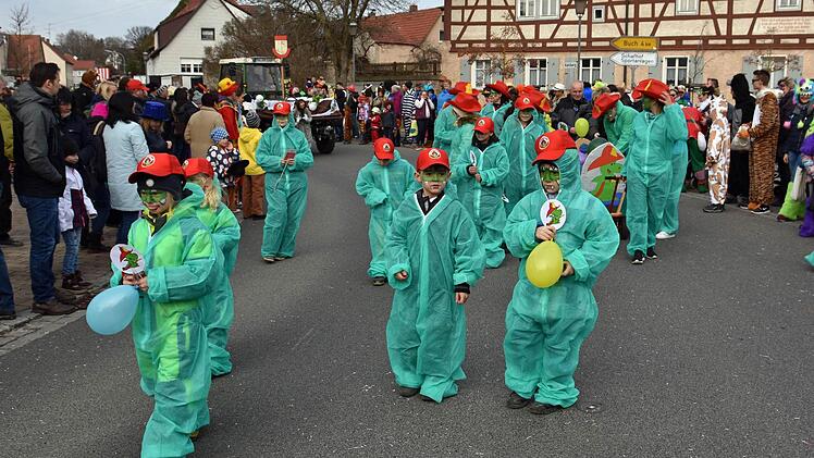 Eine lustige Gruppe waren die "Florentinchen" aus Untertheres.