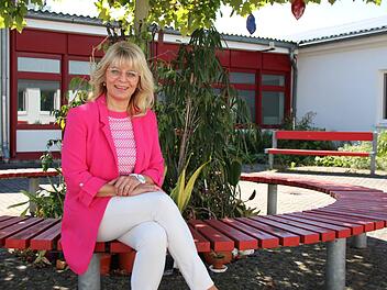 Anja Weigand-Hartmann mag die großen Freiflächen an der Sinnberg-Grundschule. Benedikt Borst