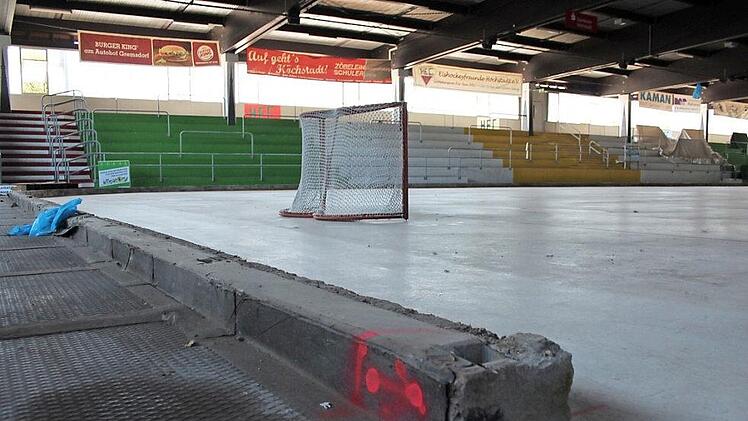 Eisstadion:Erneuerung der Bande