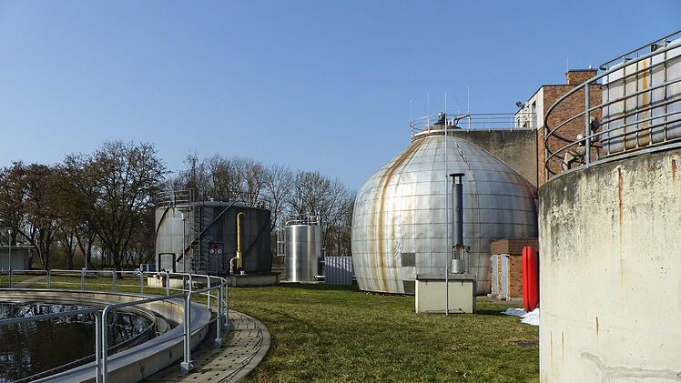 Rund sechs Millionen Euro sollen bis 2025 in das Klärwerk in Geldersheim investiert werden.