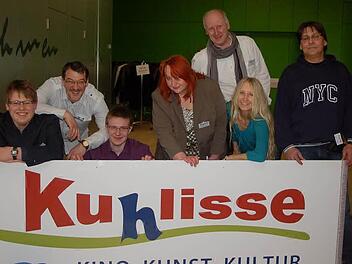 Seit zwei Jahren bereichert das Projekt "Kuhlisse" das Kulturleben der Stadt Bad Rodach (von links): Erik Rottmann, Wolfgang Wanner, Fabian Halboth, Sabine Cretella, Lars Otto,Sylvia Büttner, Thomas Büttner. Foto: Gabi Arnold