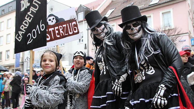 Stolze Abordnung der Gardemuttis Foto:Ulrike Müller