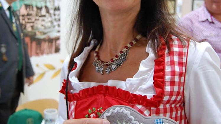 "Mei Wies'ndascherl" steht auf der herzförmigen Tasche von Sabine Kastner.