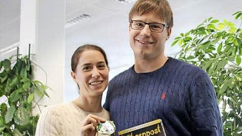 ... und in "Zivil" mit dem selbst designten Faschings-Orden beim Besuch in der Tageblatt-Redaktion. Foto: Ulrike Nauer