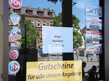"Wegen Krankheit geschlossen" steht auf einem Zettel an der Tür Foto: Jennifer Hauser