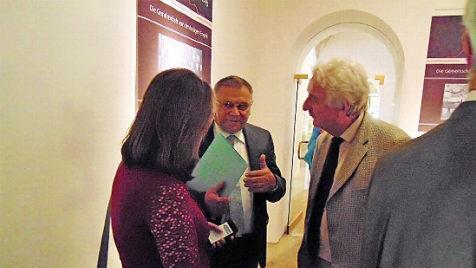Heinz Pfuhlmann (Mitte) im Gespräch mit Professor Bernd Wunner