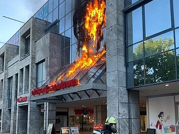 Brand am Einkaufszentrum